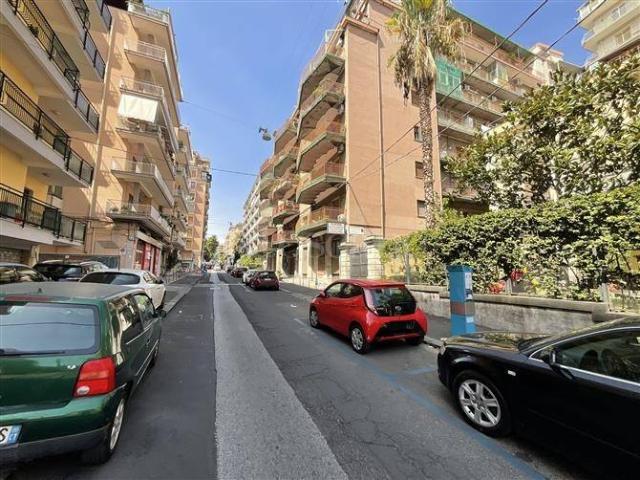 Locale Commerciale in vendita a Borgo-Sanzio, Catania