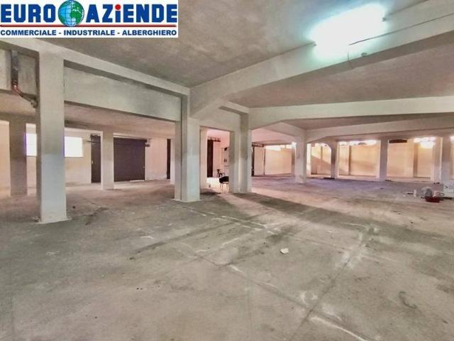 Locale Commerciale in vendita a Monte Po-Nesima-San Leone-Rapisardi, Catania