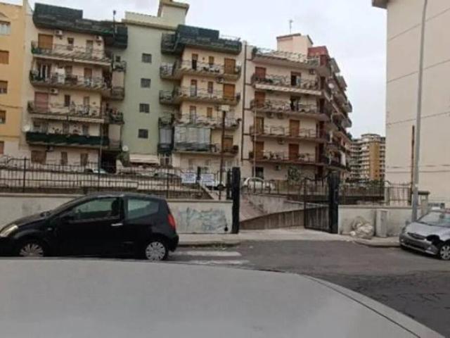Locale Commerciale in vendita a Borgo-Sanzio, Catania
