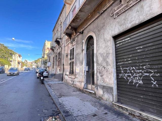 Locale Commerciale in vendita a San Giovanni Galermo-Trappeto-Cibali, Catania