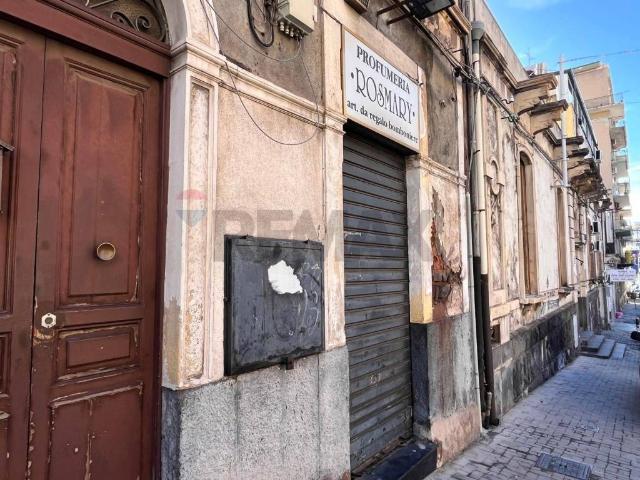 Locale Commerciale in vendita a San Giovanni Galermo-Trappeto-Cibali, Catania