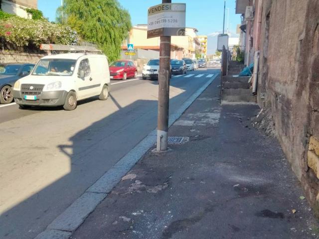 Locale Commerciale in vendita a Monte Po-Nesima-San Leone-Rapisardi, Catania