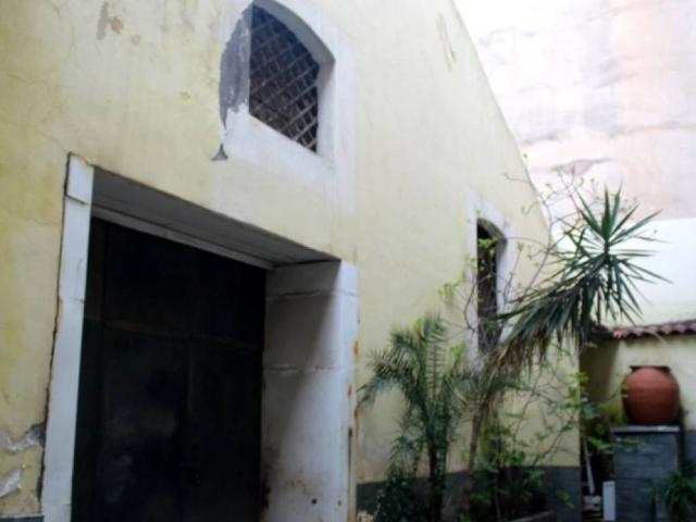 Locale Commerciale in vendita a Borgo-Sanzio, Catania