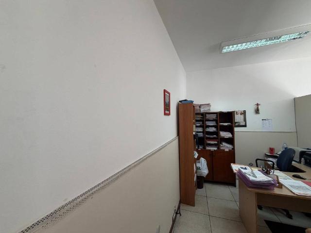 Locale Commerciale in vendita a Monte Po-Nesima-San Leone-Rapisardi, Catania