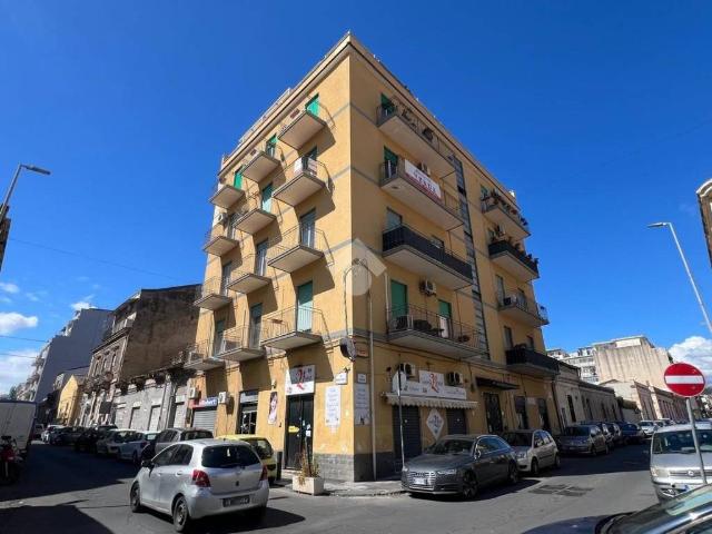 Locale Commerciale in vendita a Picanello-Ognina-Barriera-Canalicchio, Catania