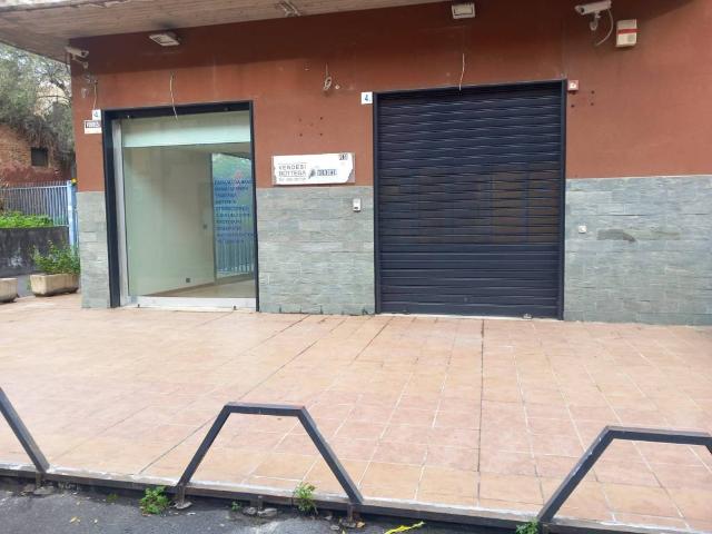Locale Commerciale in vendita a Picanello-Ognina-Barriera-Canalicchio, Catania