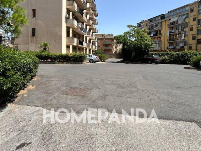 Locale Commerciale in vendita a Picanello-Ognina-Barriera-Canalicchio, Catania