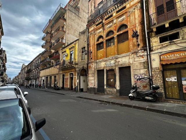 Locale Commerciale in vendita a Centro storico, Catania