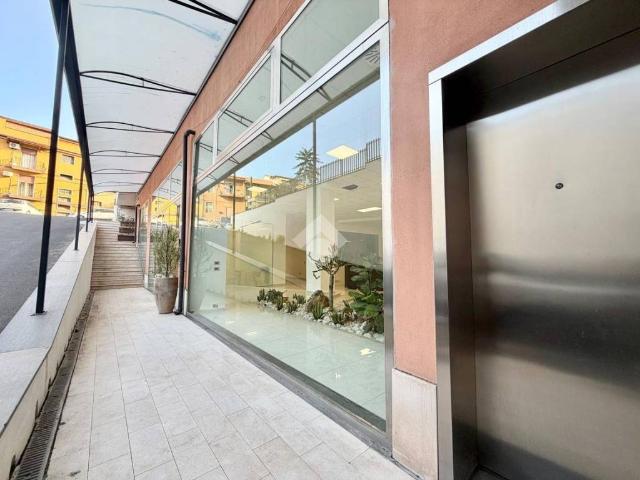 Locale Commerciale in vendita a Picanello-Ognina-Barriera-Canalicchio, Catania
