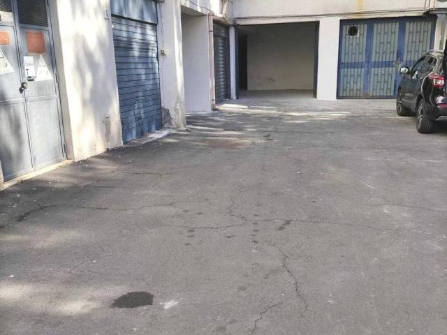 Locale Commerciale in vendita a San Giovanni Galermo-Trappeto-Cibali, Catania