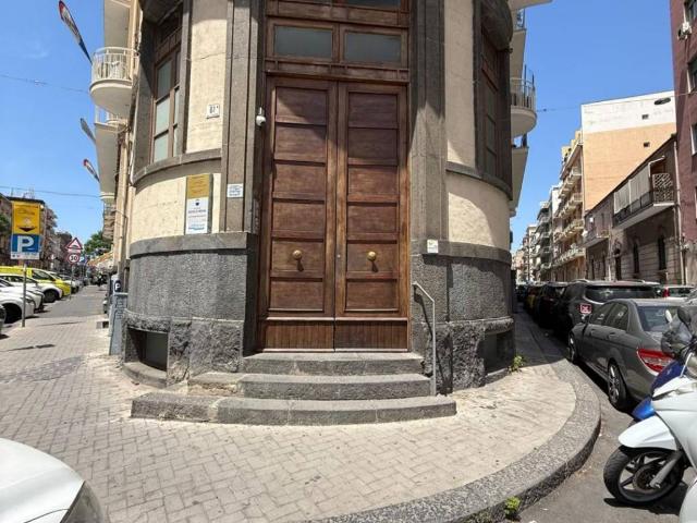 Locale Commerciale in vendita a Borgo-Sanzio, Catania