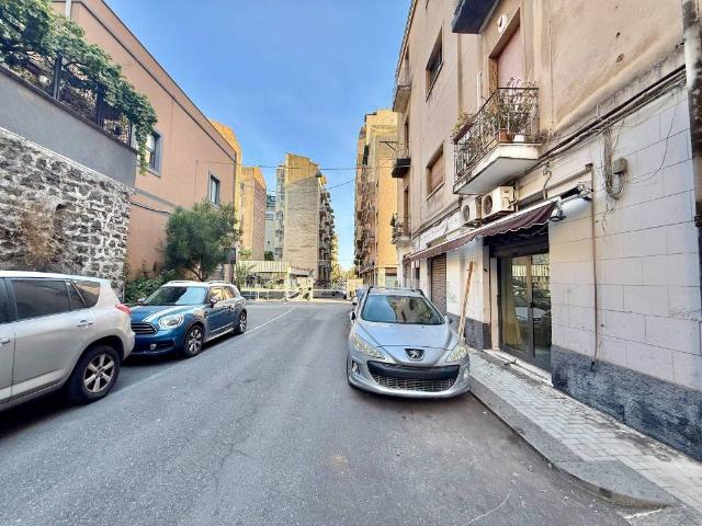 Locale Commerciale in vendita a Borgo-Sanzio, Catania