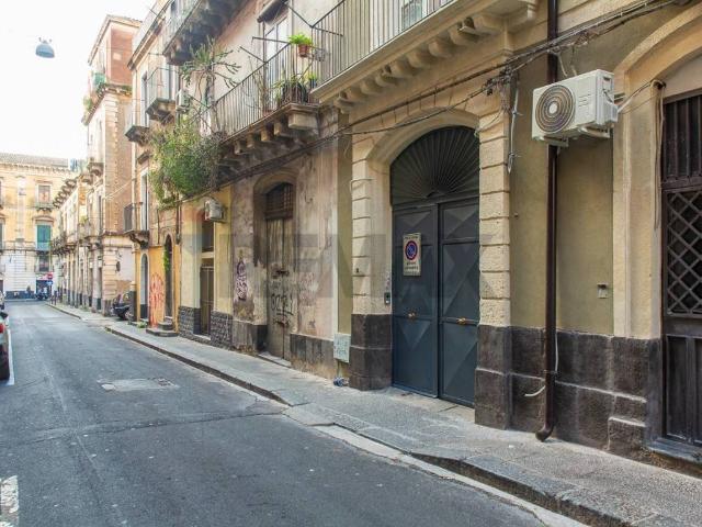 Locale Commerciale in vendita a Centro storico, Catania
