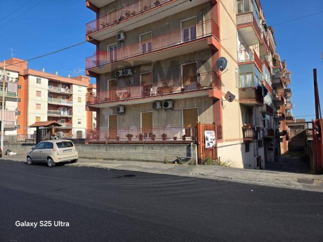 Locale Commerciale in vendita a Monte Po-Nesima-San Leone-Rapisardi, Catania