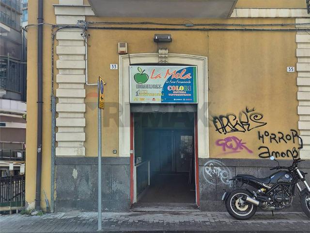 Locale Commerciale in vendita a Borgo-Sanzio, Catania