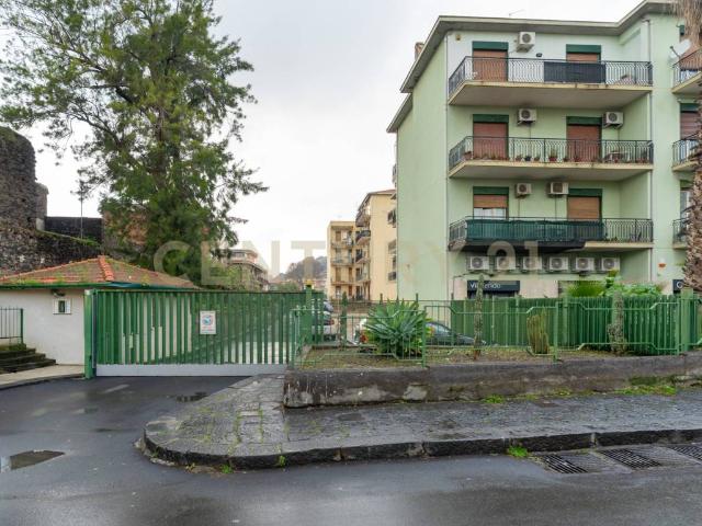 Locale Commerciale in vendita a Picanello-Ognina-Barriera-Canalicchio, Catania