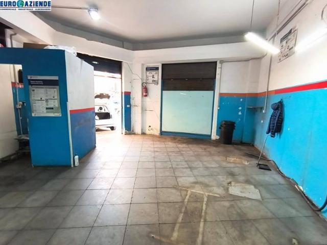 Locale Commerciale in vendita a Picanello-Ognina-Barriera-Canalicchio, Catania