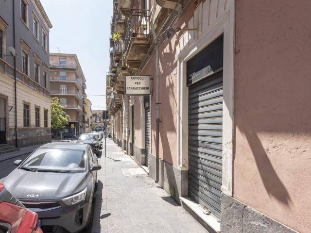 Locale Commerciale in vendita a Borgo-Sanzio, Catania