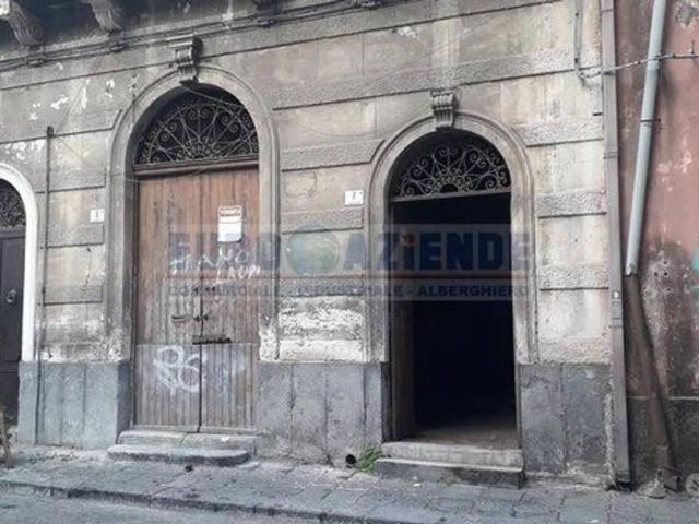 Locale Commerciale in vendita a Centro storico, Catania