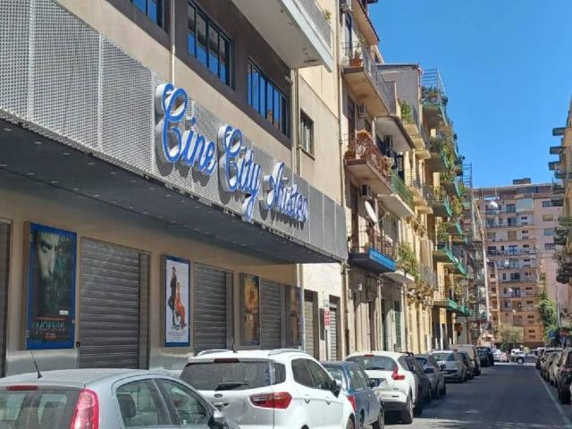 Locale Commerciale in vendita a Borgo-Sanzio, Catania
