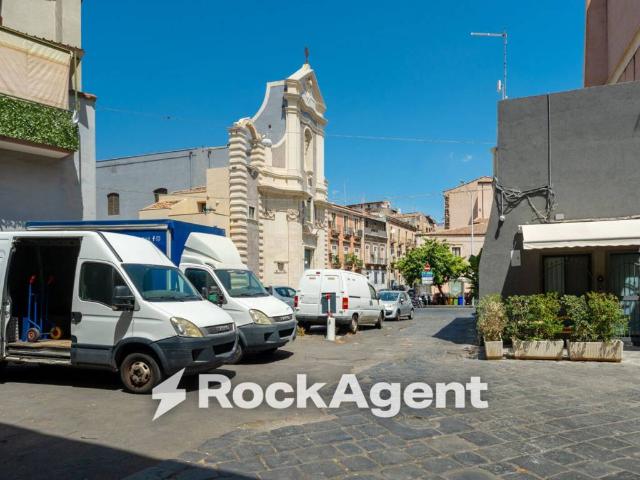 Locale Commerciale in vendita a Centro storico, Catania
