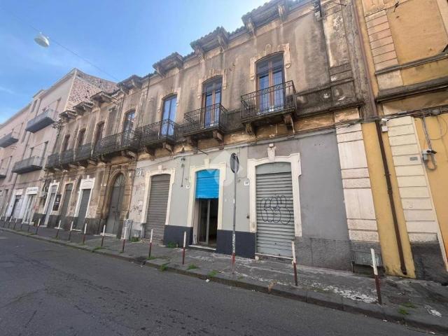 Locale Commerciale in vendita a Borgo-Sanzio, Catania