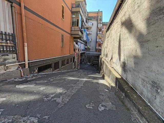 Locale Commerciale in vendita a Monte Po-Nesima-San Leone-Rapisardi, Catania