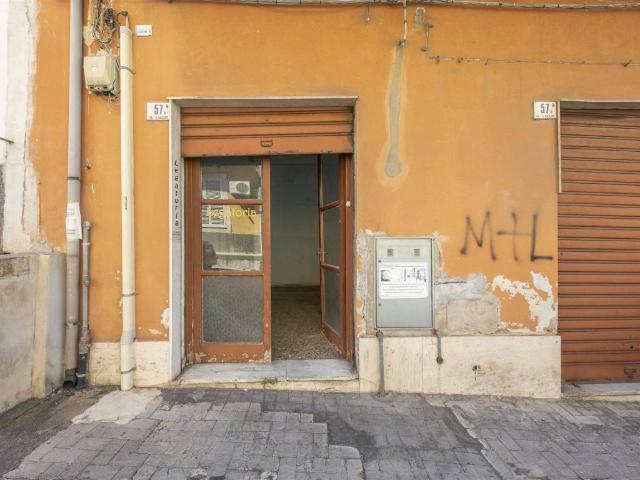 Locale Commerciale in vendita a Picanello-Ognina-Barriera-Canalicchio, Catania