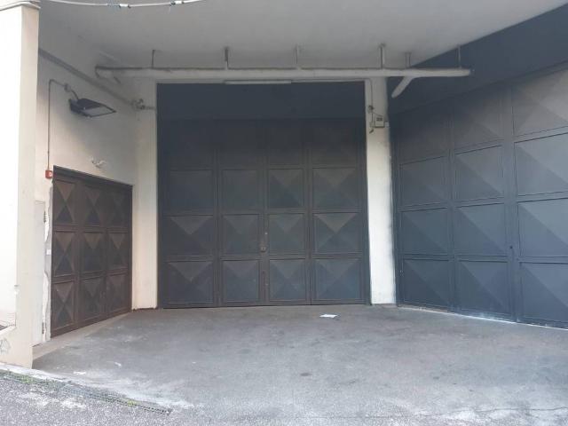 Locale Commerciale in vendita a Monte Po-Nesima-San Leone-Rapisardi, Catania