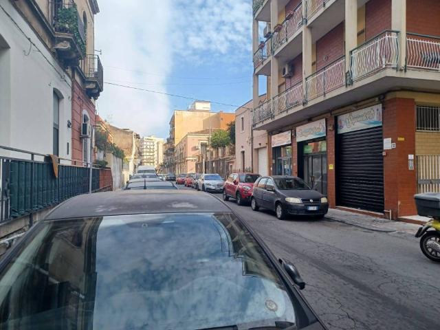 Locale Commerciale in vendita a Picanello-Ognina-Barriera-Canalicchio, Catania