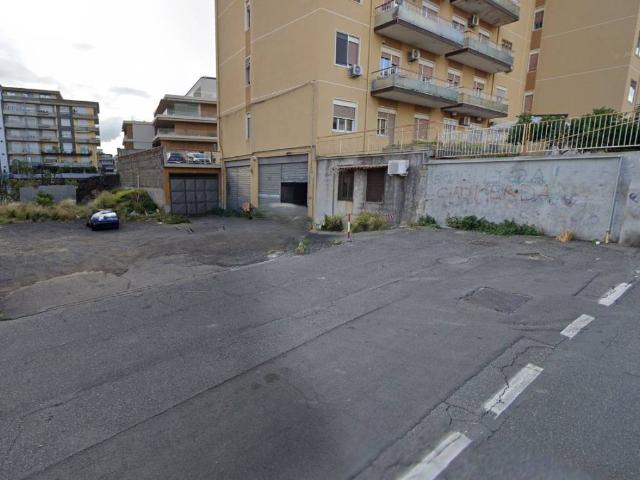 Locale Commerciale in vendita a Picanello-Ognina-Barriera-Canalicchio, Catania