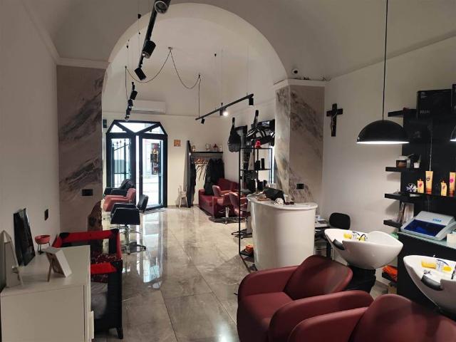 Locale Commerciale in vendita a Borgo-Sanzio, Catania