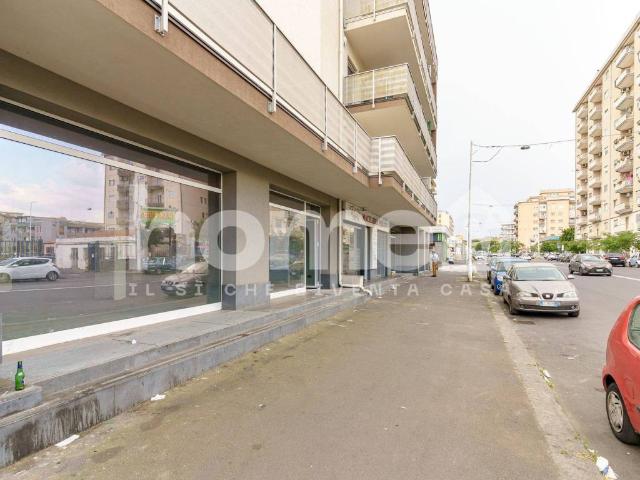 Locale Commerciale in vendita a Monte Po-Nesima-San Leone-Rapisardi, Catania