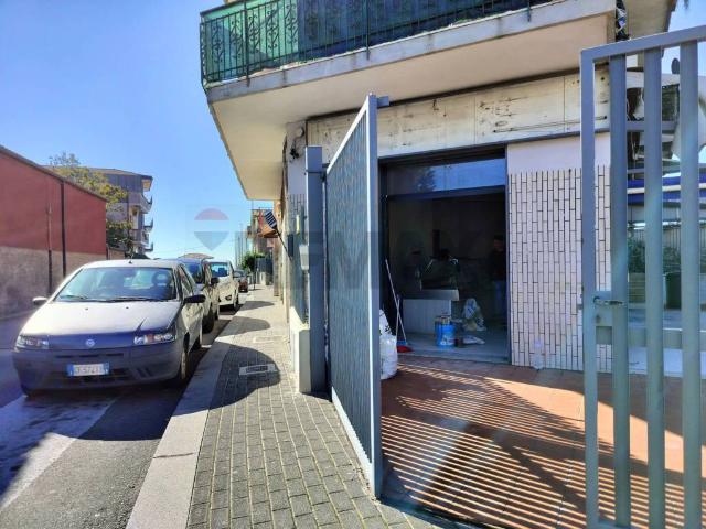Locale Commerciale in vendita a San Giovanni Galermo-Trappeto-Cibali, Catania