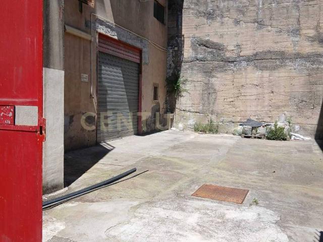 Locale Commerciale in vendita a Monte Po-Nesima-San Leone-Rapisardi, Catania