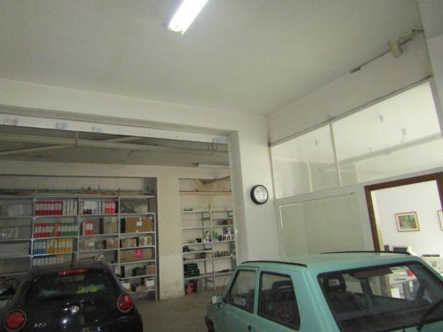 Locale Commerciale in vendita a Monte Po-Nesima-San Leone-Rapisardi, Catania