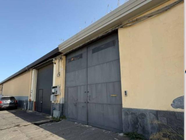 Locale Commerciale in vendita a San Giorgio-Librino-San Giuseppe la Rena-Zia Lisa-Villaggio Sant'Agata, Catania