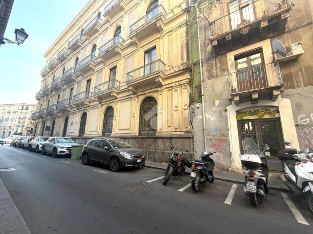 Locale Commerciale in vendita a Centro storico, Catania