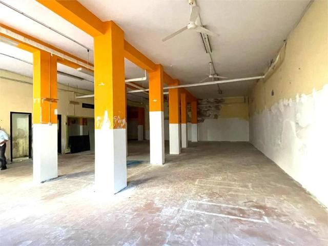 Locale Commerciale in vendita a Monte Po-Nesima-San Leone-Rapisardi, Catania