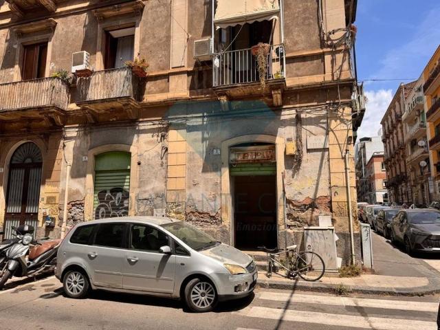 Locale Commerciale in vendita a Borgo-Sanzio, Catania