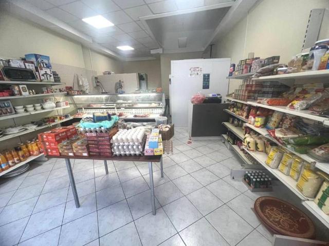 Locale Commerciale in vendita a Calabria, Catanzaro