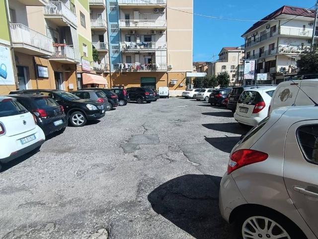 Locale Commerciale in vendita a Calabria, Catanzaro