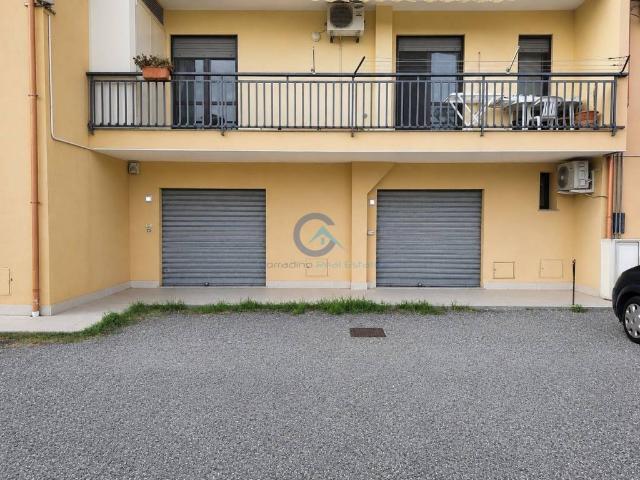 Locale Commerciale in vendita a Calabria, Catanzaro