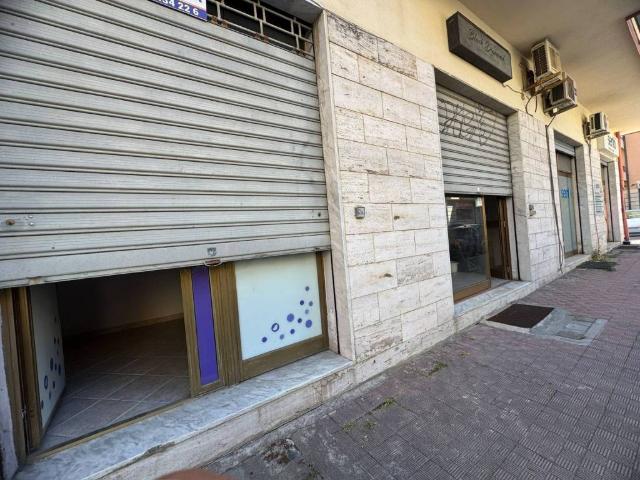 Locale Commerciale in vendita a Calabria, Catanzaro