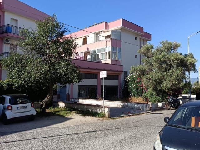 Locale Commerciale in vendita a Calabria, Catanzaro
