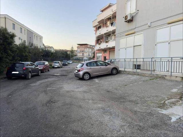 Locale Commerciale in vendita a Calabria, Catanzaro