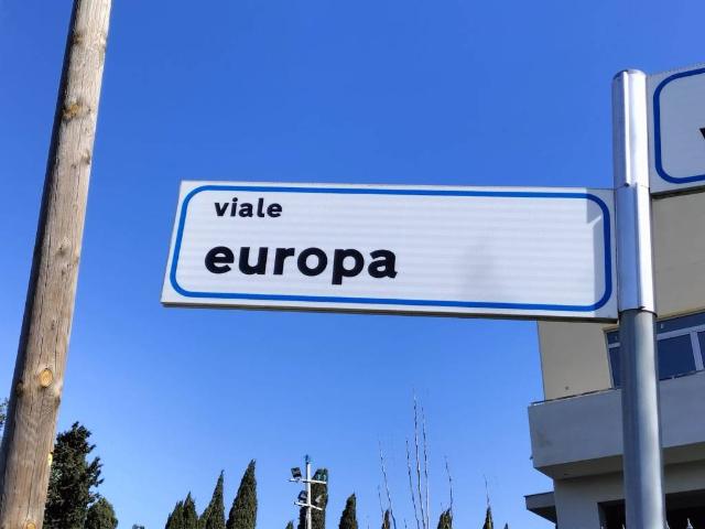 Locale Commerciale in vendita a Calabria, Catanzaro