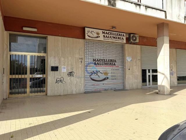 Locale Commerciale in vendita a Calabria, Catanzaro