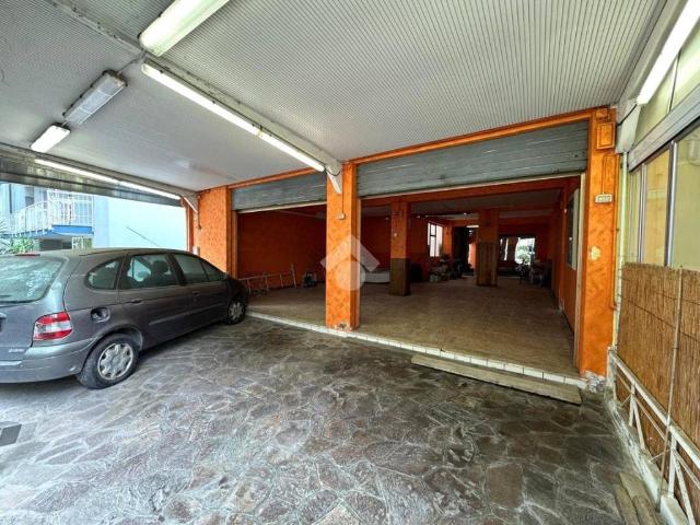 Locale Commerciale in vendita a Cattolica, Reggio Emilia