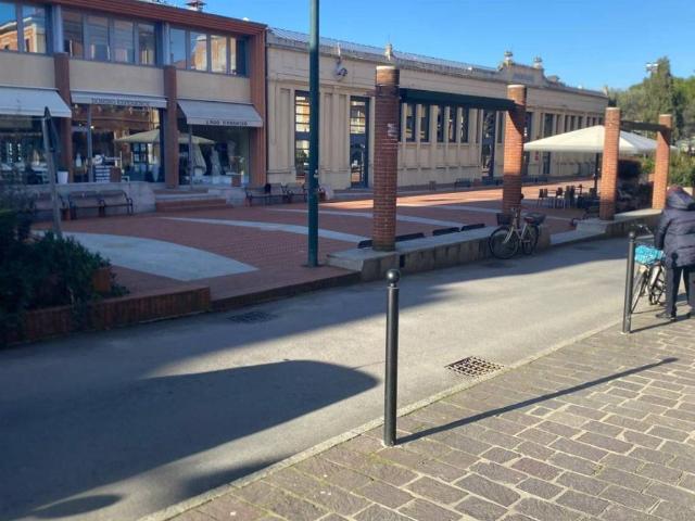 Locale Commerciale in vendita a Cattolica, Reggio Emilia